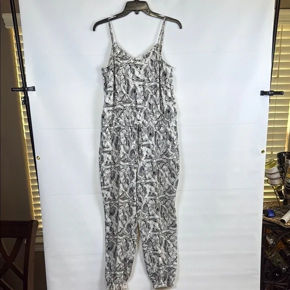 Banana Republic Black and Cream Tropical Print Jumpsuit, Size 6 - Picture 1 of 8